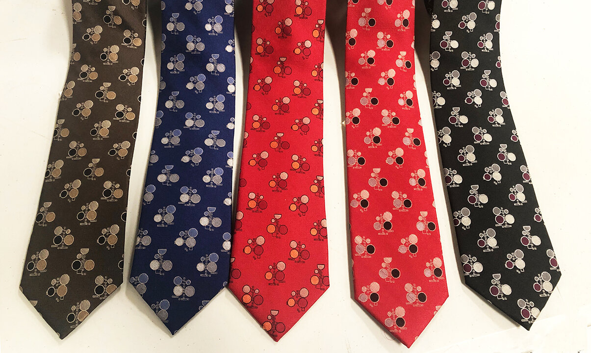 frank-lloyd-wright-playhouse-dots-necktie-museum-outlets.jpg