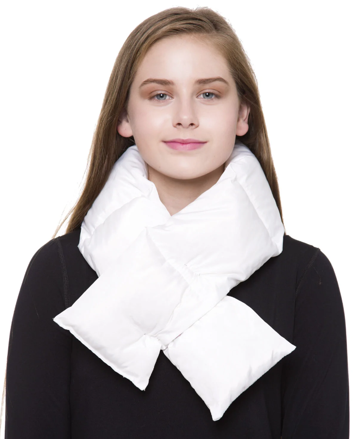 white-warm-pull-through-scarf-museum-outlets.png