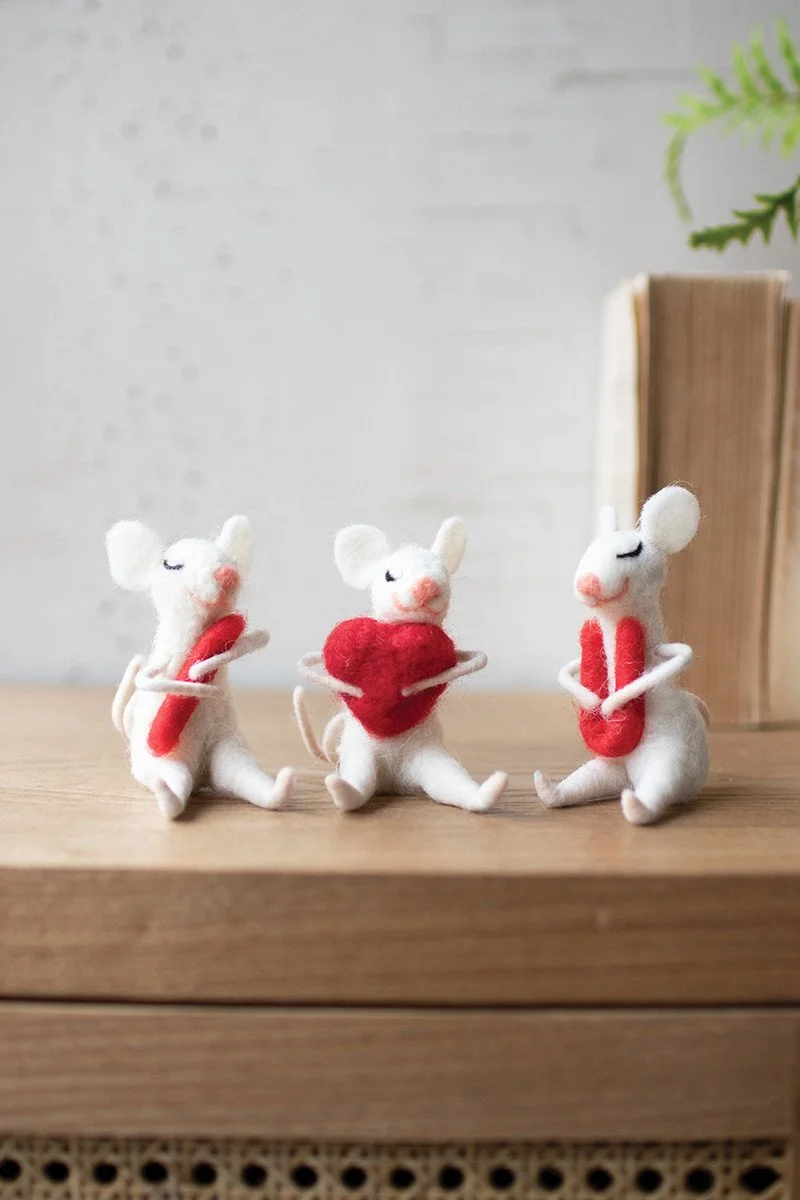 felt-mice-i-love-you-valentines-day-museum-outlets.jpeg
