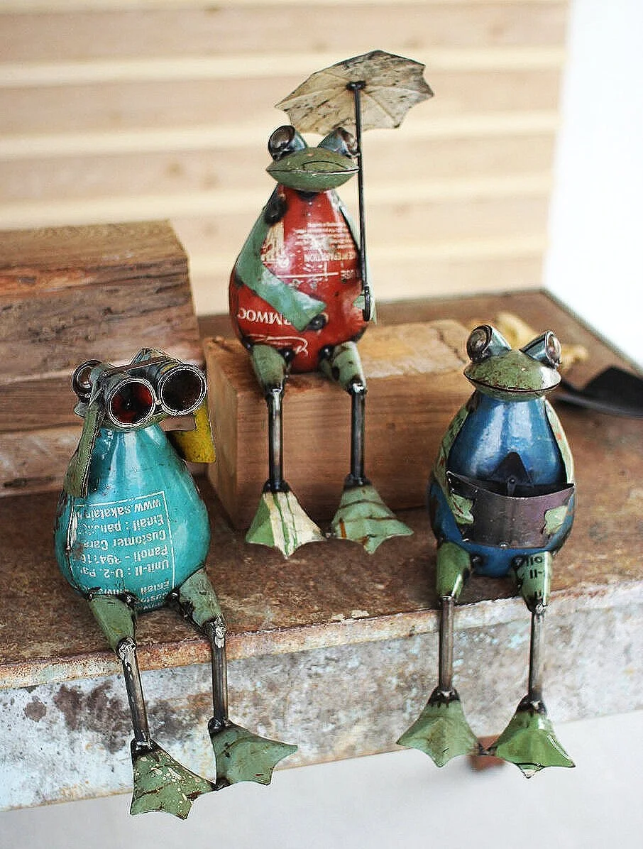 recycled-metal-frogs-museum-outlets.jpg