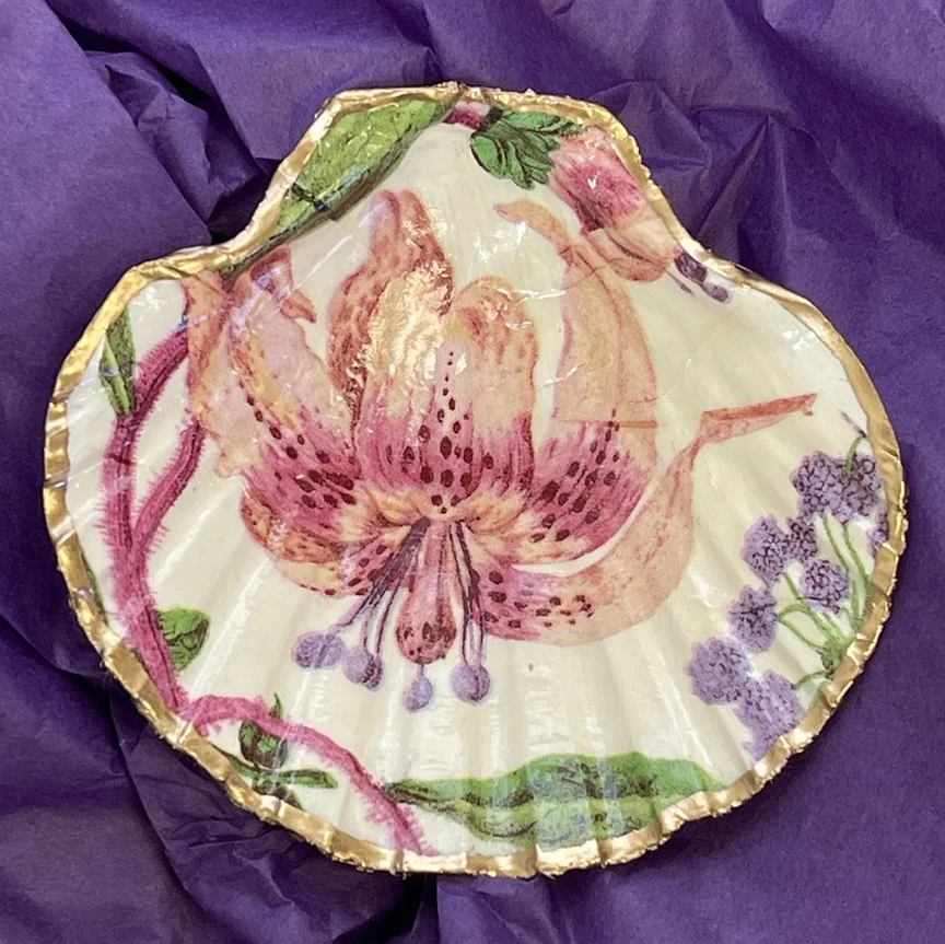 handmade-decoupage-pink-lilly-shell-gift-museum-outlets.jpg
