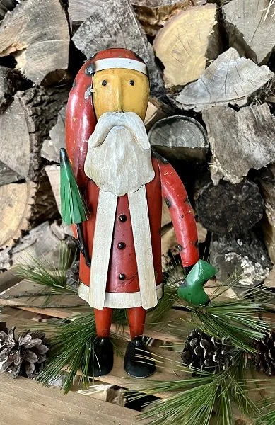 woodland-santa-recycled-metal-holiday-christmas-decorations-museum-outlets.jpeg