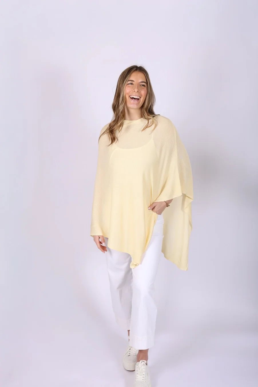 butter-yellow-bamboo-topper-poncho-museum-outlets.webp
