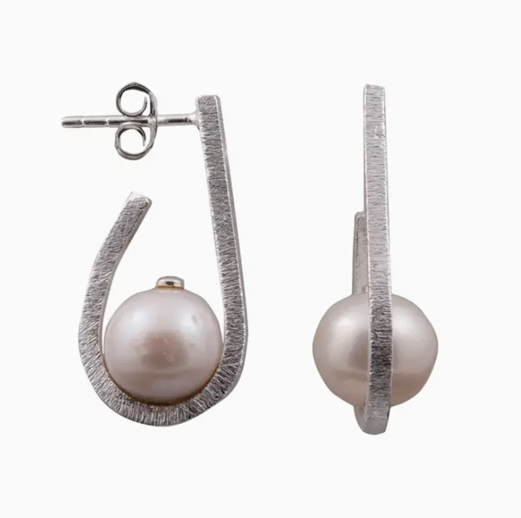 side-view-pearl-earrings-sterling-silver-museum-outlets.jpg