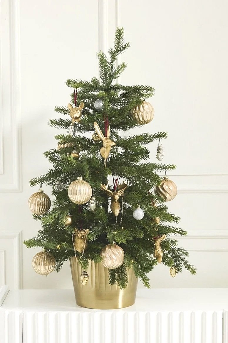 eric-eloise-christmas-ornaments-museum-outlets.jpg