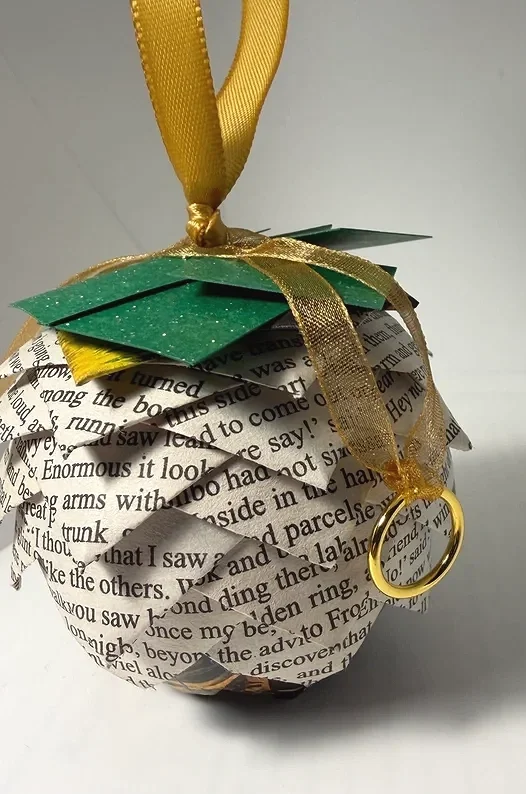 lord-of-the-rings-recycled-book-pages-ornament-museum-outlets.webp