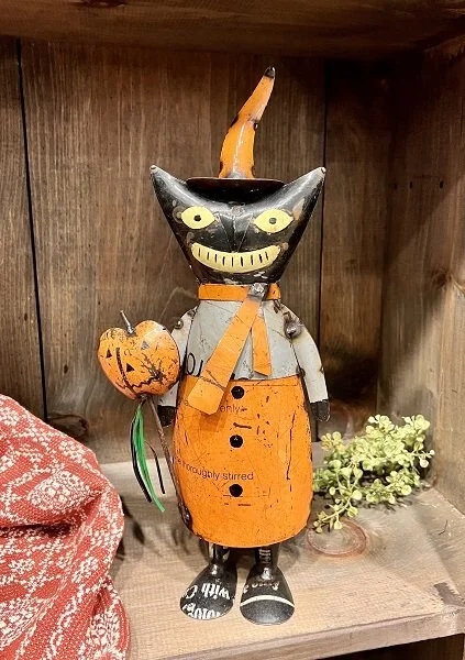 cheshire-cat-recycled-metal-halloween-decoration.jpg
