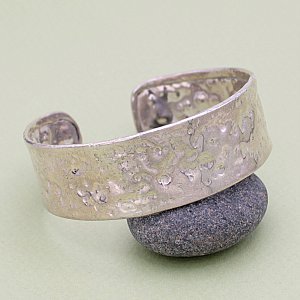 silver-textured-cuff-bracelet-unique-affordable-jewelry-museum-outlets.jpeg