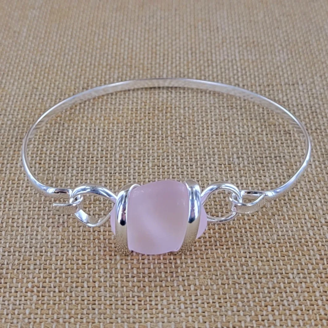 sea-glass-pink-bracelet-museum-outlets.webp