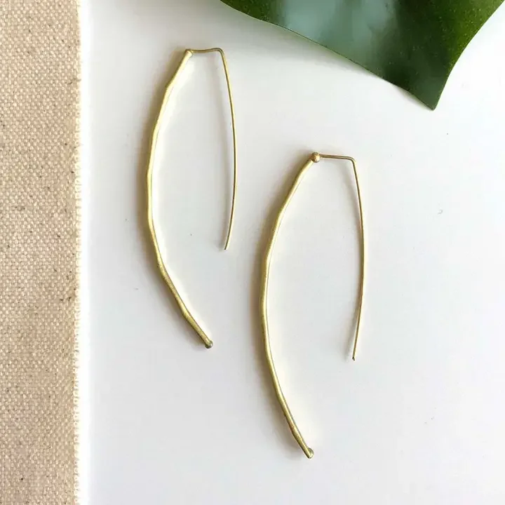 gold-linear-handcrafted-earring-kantha-jewelry-museum-outlets.webp