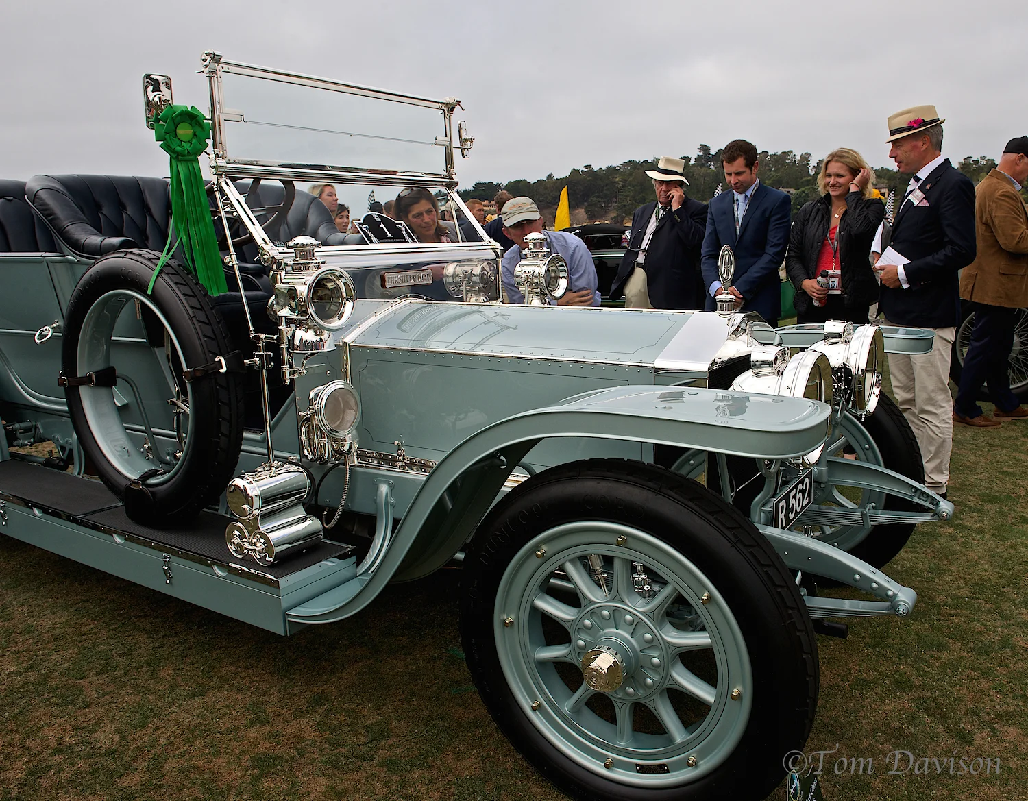 The green ribbons indicate the car participated in the tour on Thursday.