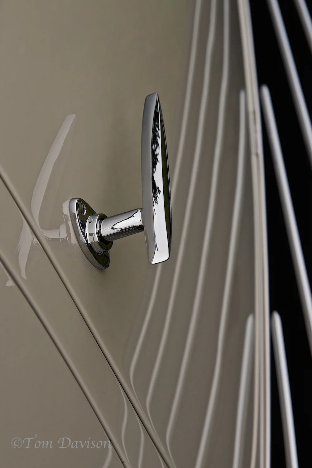 Detail of hand made door handle by Figoni y Falaschi. With running board reflection.
