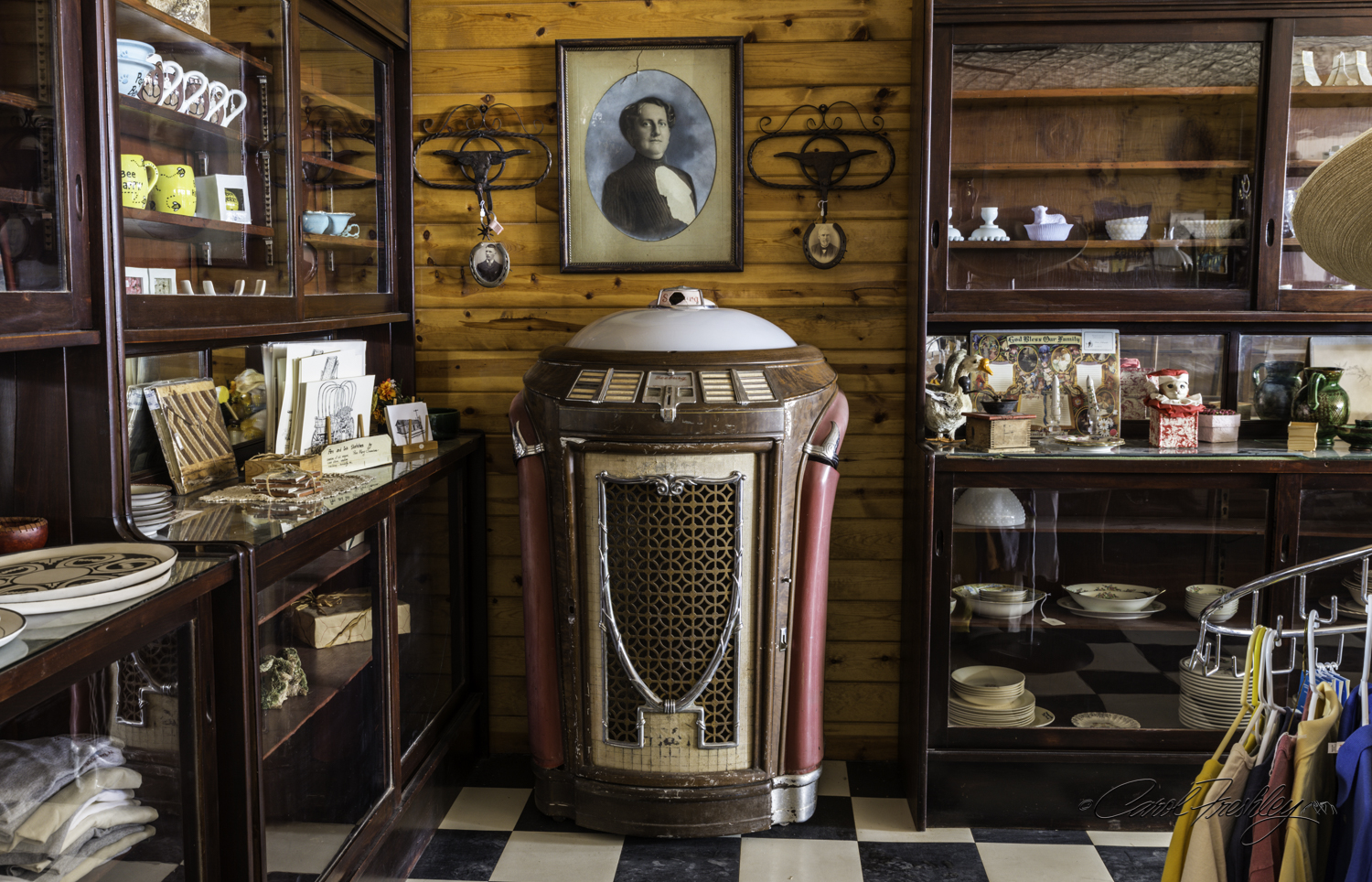 You could put your nickel in the jukebox while you finished off your root beer float. There were many items with price tags, but we did not find anyone to take our money.