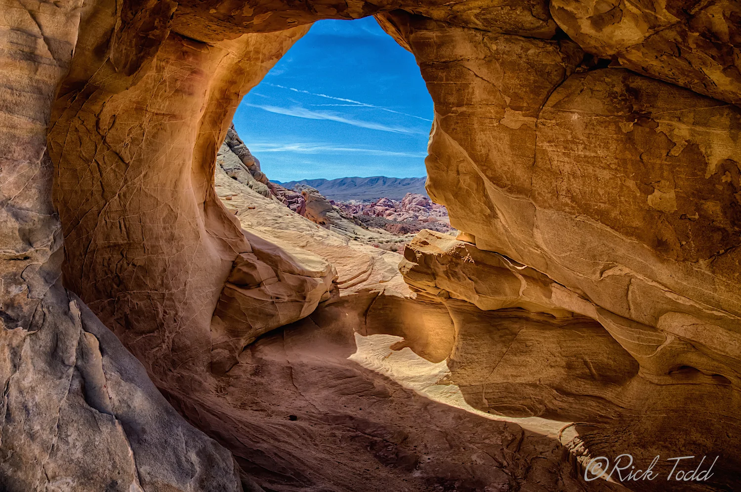 Located along White Domes Trail.