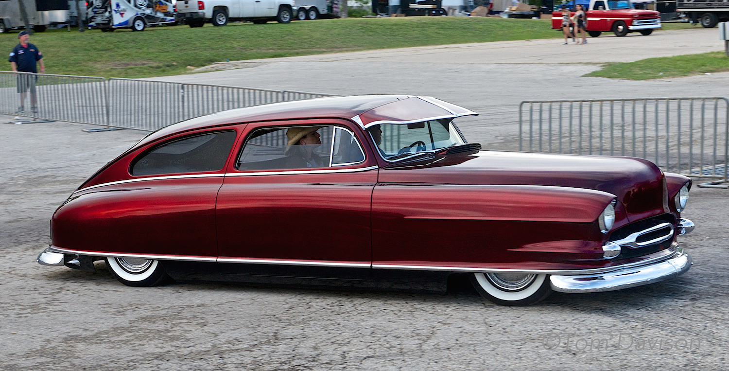 This model is called a 'bathtub Nash'. It is rarely ever customized. It is a 1950 (more or less). I think it is rather elegant.