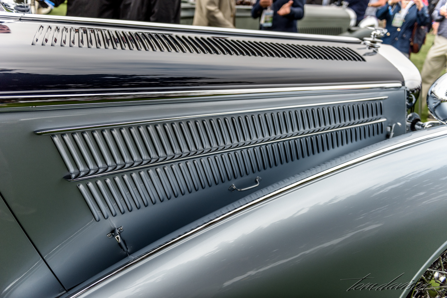Detail showing how long a Horch hood really is.
