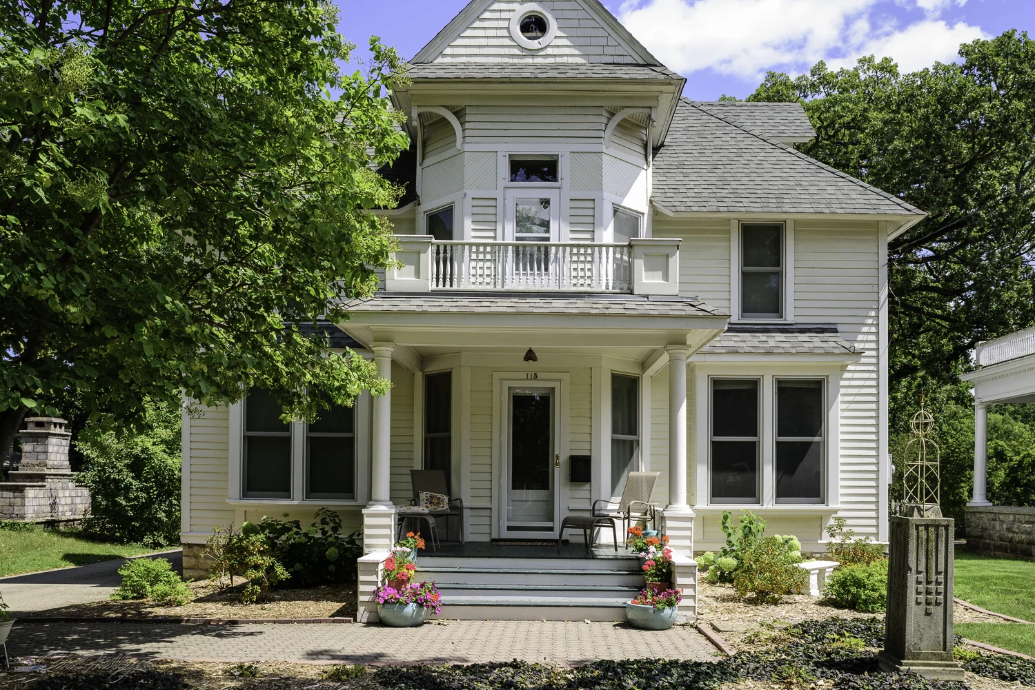 This is listed as the Richardson / Page House, built before 1905. It has a lot of style features but was not identified as any particular predominant style. The classical columns may be taken from Queen Ann style homes in Mason City.