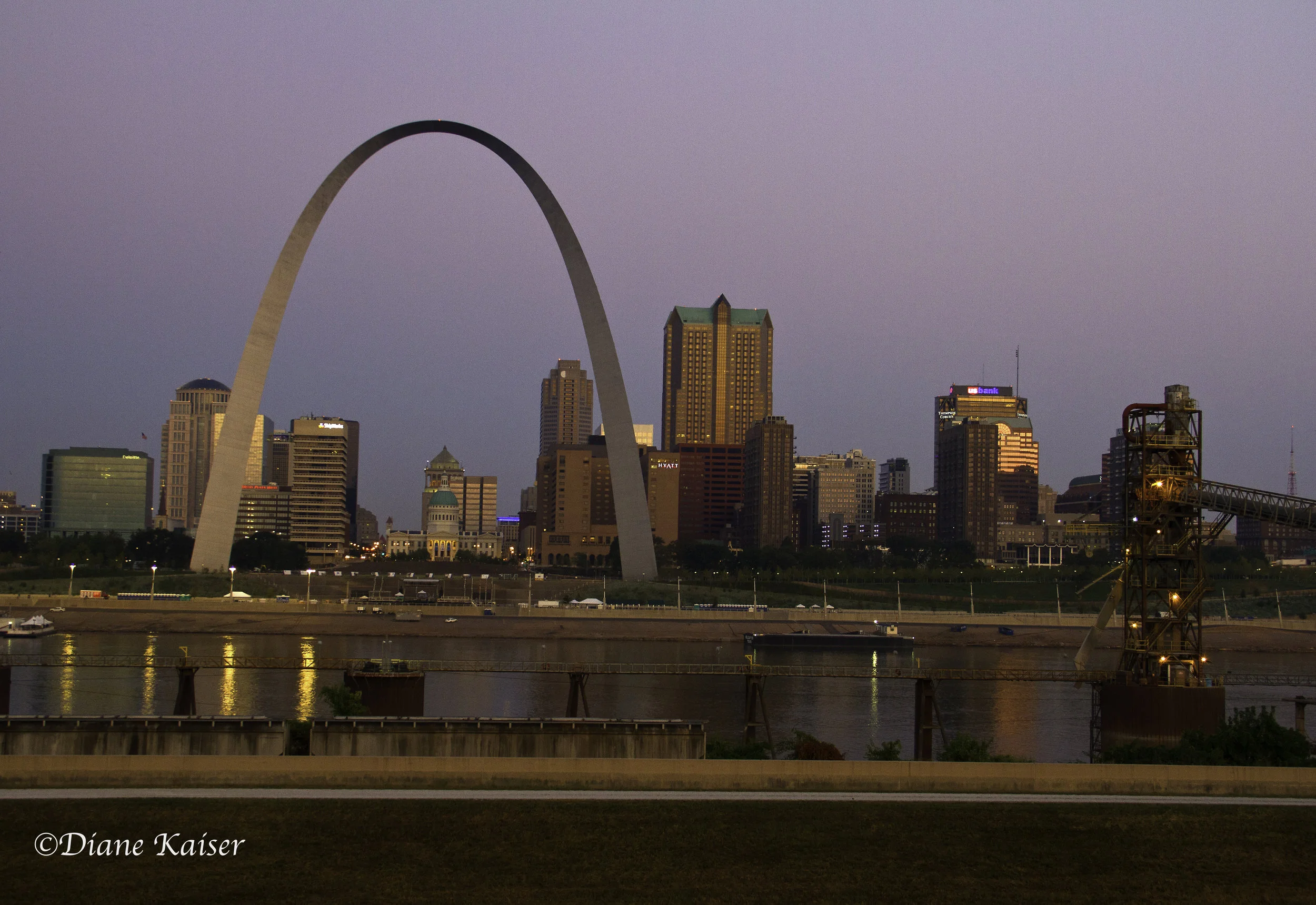 We agreed to leave early in the morning and start our adventure at the Malcolm Martin Memorial Park. We had done some research on the best place to photograph the arch and this was one place that had high marks. From here, we looked across the Mississippi River westward toward St. Louis.