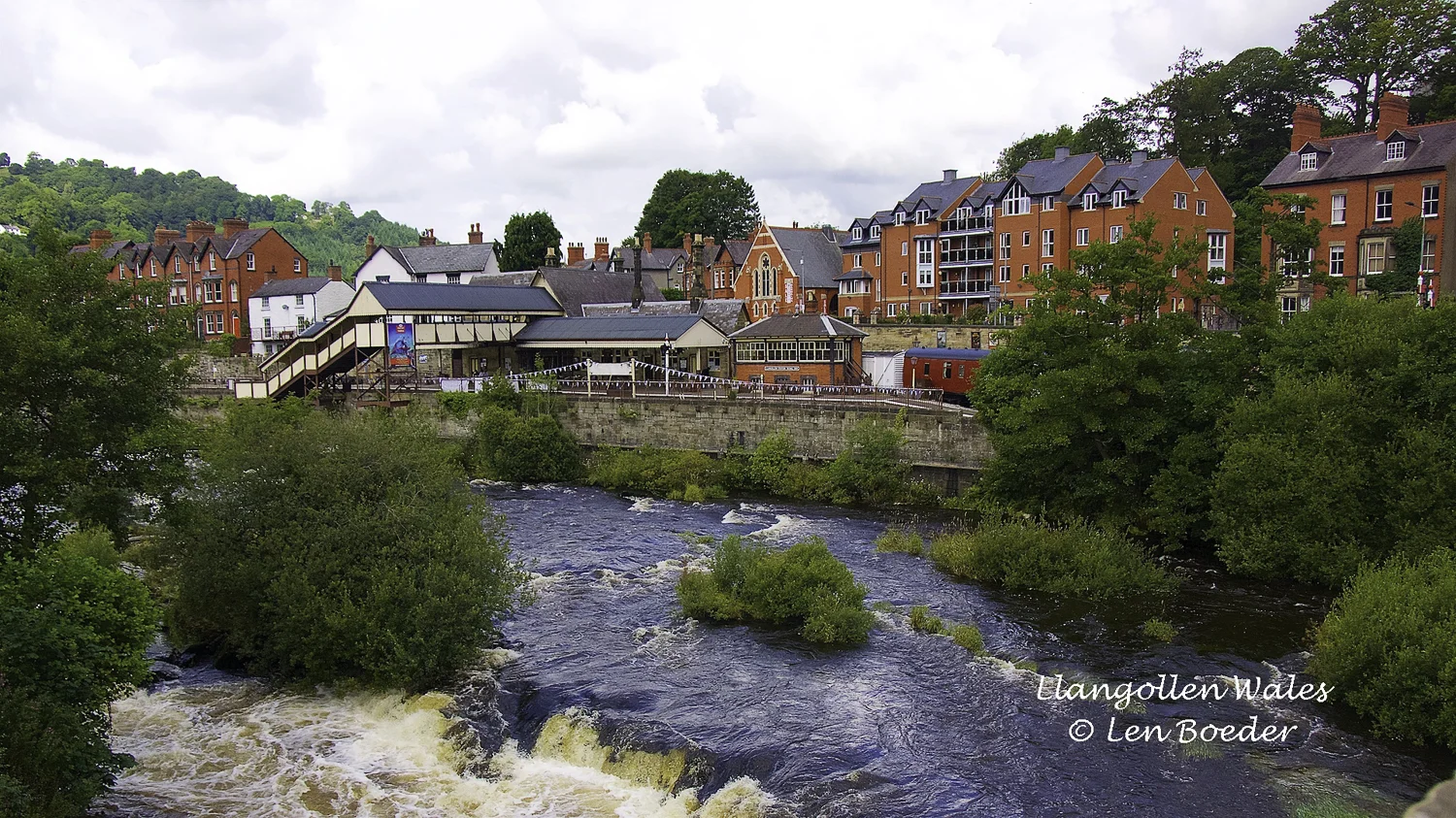 Llangollen Wales 1011.jpg