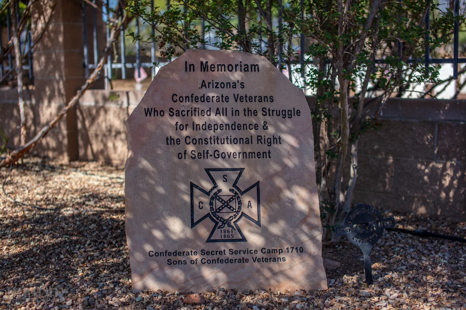 This honors the Confederate veterans.
