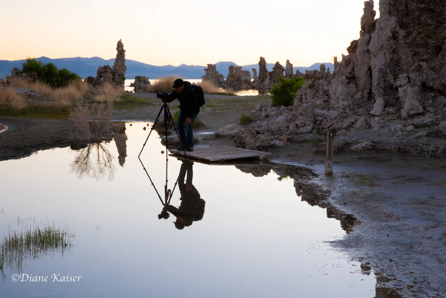 A common sight!! Mono Lake is a very popular destination for photographers from all over the world. There are groups that go there just for night photography, groups that show up in large busses, and kids from local schools that have a field trip. You are never alone!