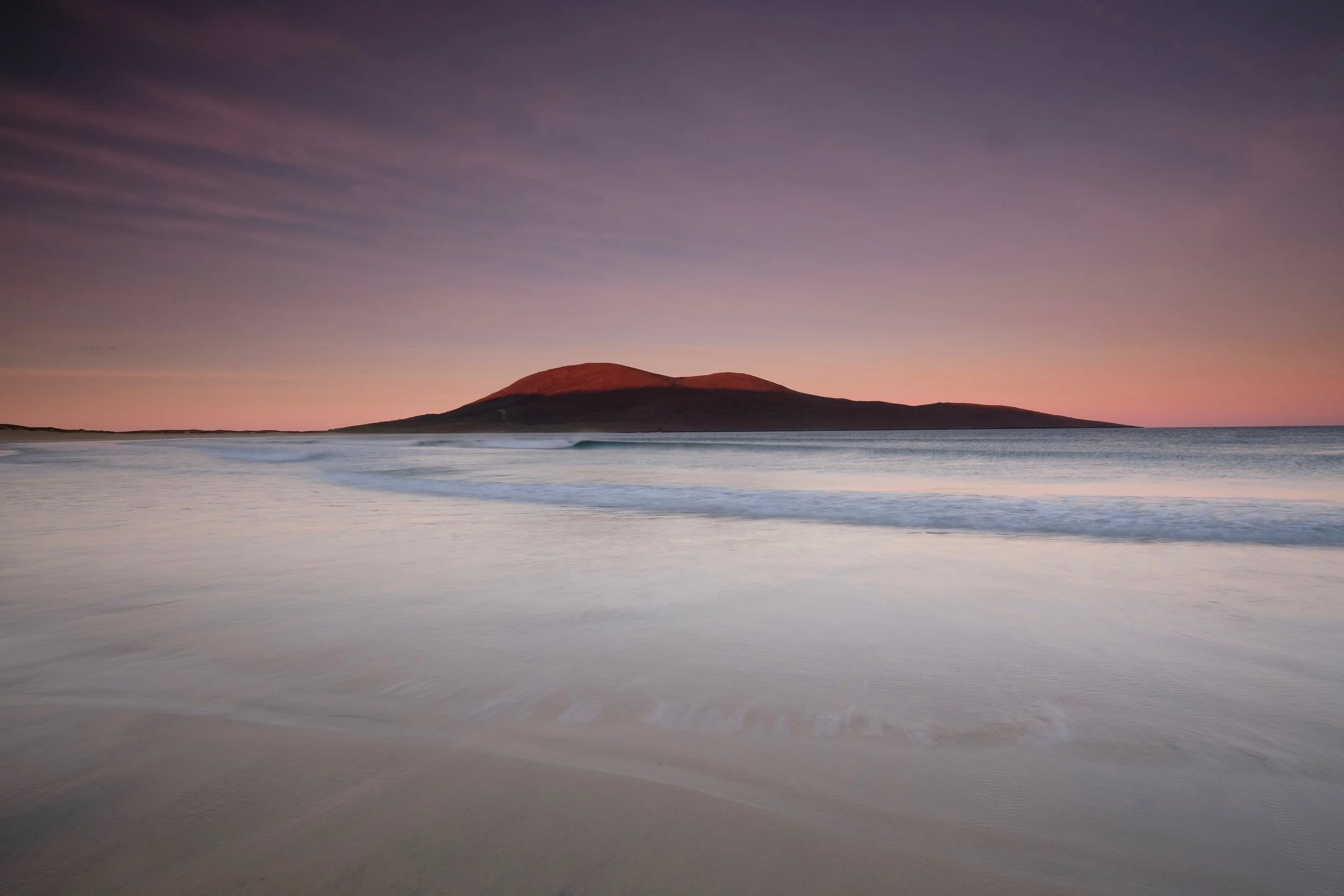 Oran na Mara directly overlooks the spectacular 2 mile curved bay of Scarista beach with the iconic Toe Head (Chaipaval) peninsula as the backdrop, with stunning sunsets and colours that cannot be adequately described