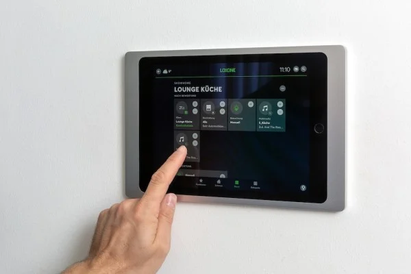 loxone_ipad-wallmount_4.jpg