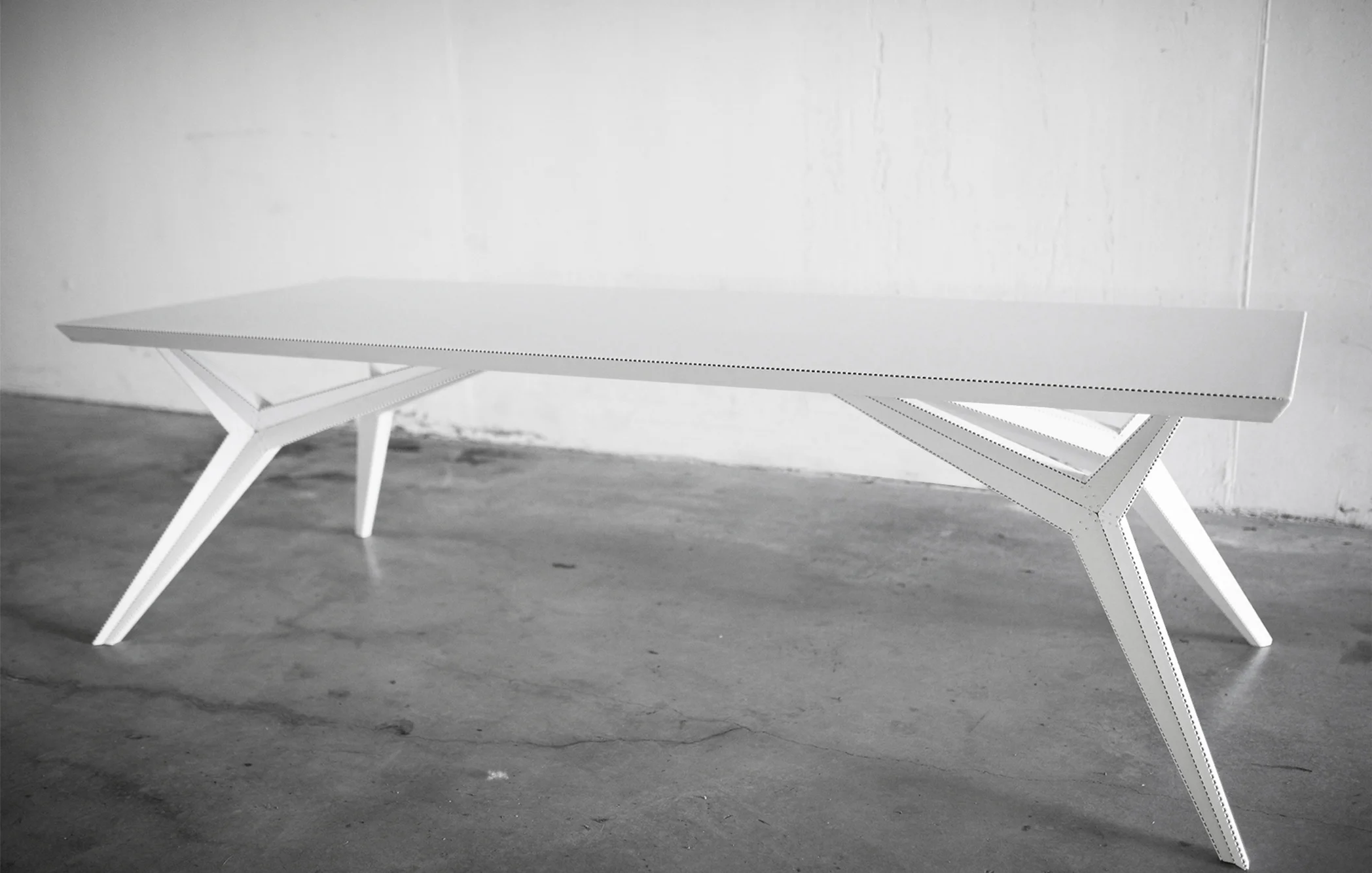 MANUEL MARTE TABLE WHITE02.jpg