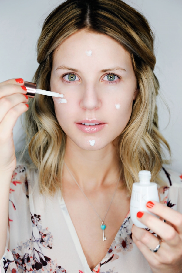 Apply a small amount to your forehead, cheeks, nose, and chin. Gently rub in with your fingers starting from the center and work your way out. Don't forget your neck!!