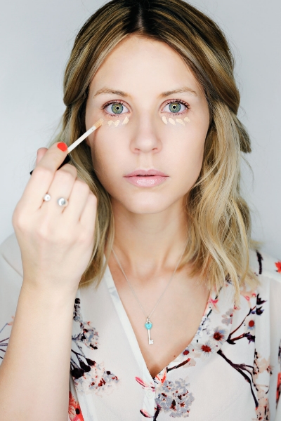 Apply a small amount under to the under eye.