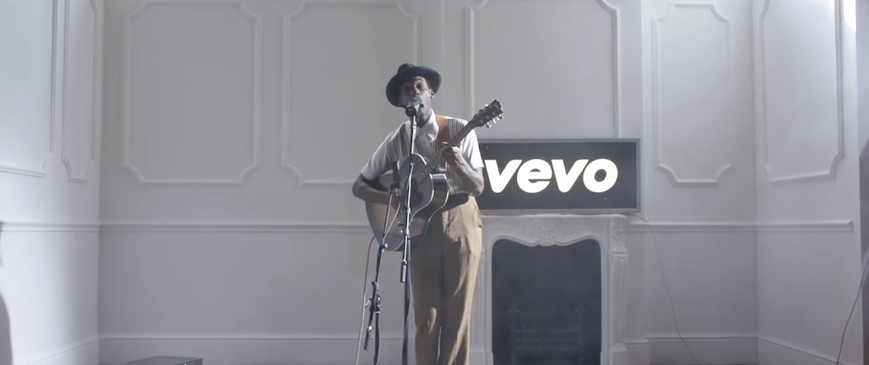 Recording Leon Bridges' acoustic with the VR1.