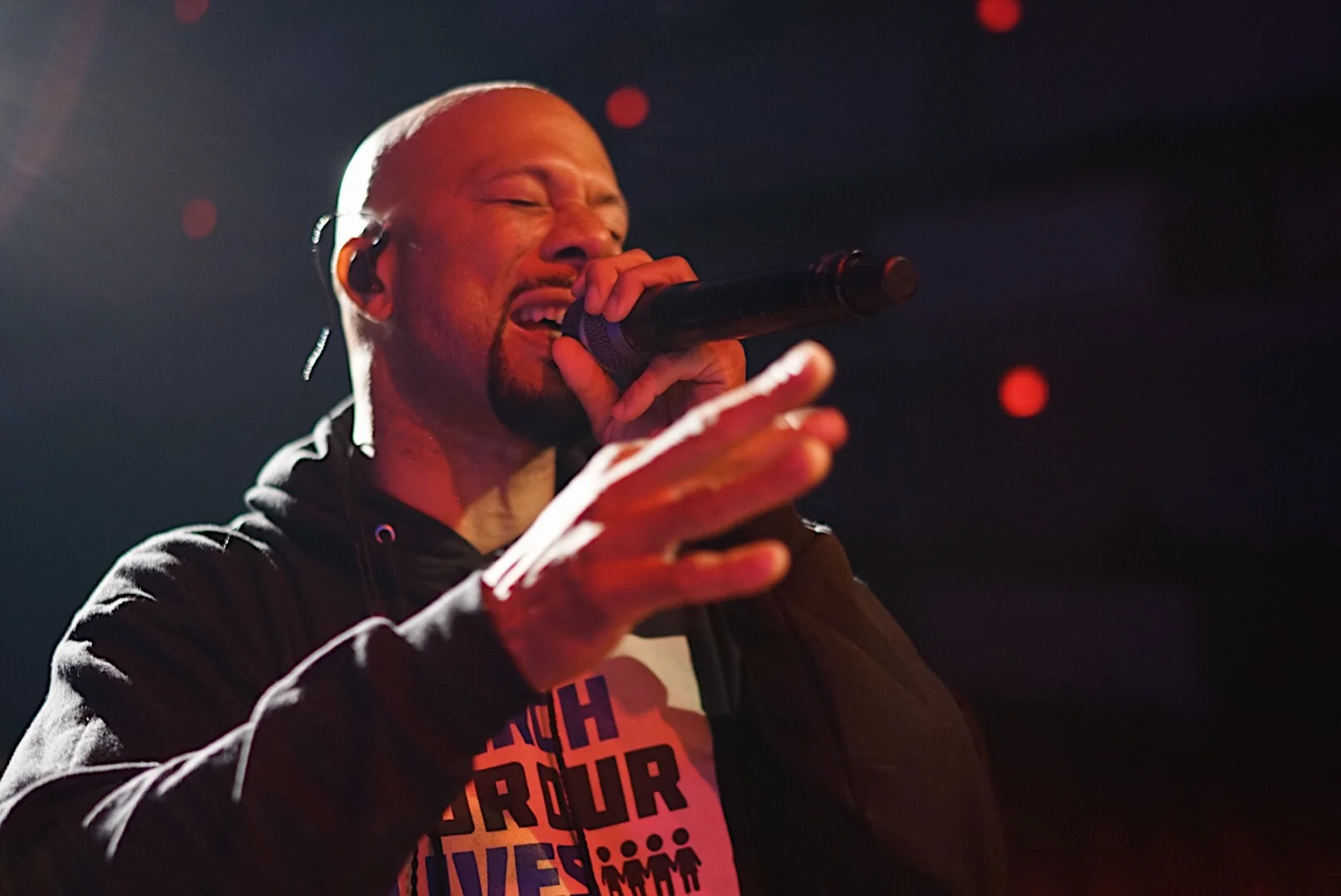 Common on tour with the V7 MC1.