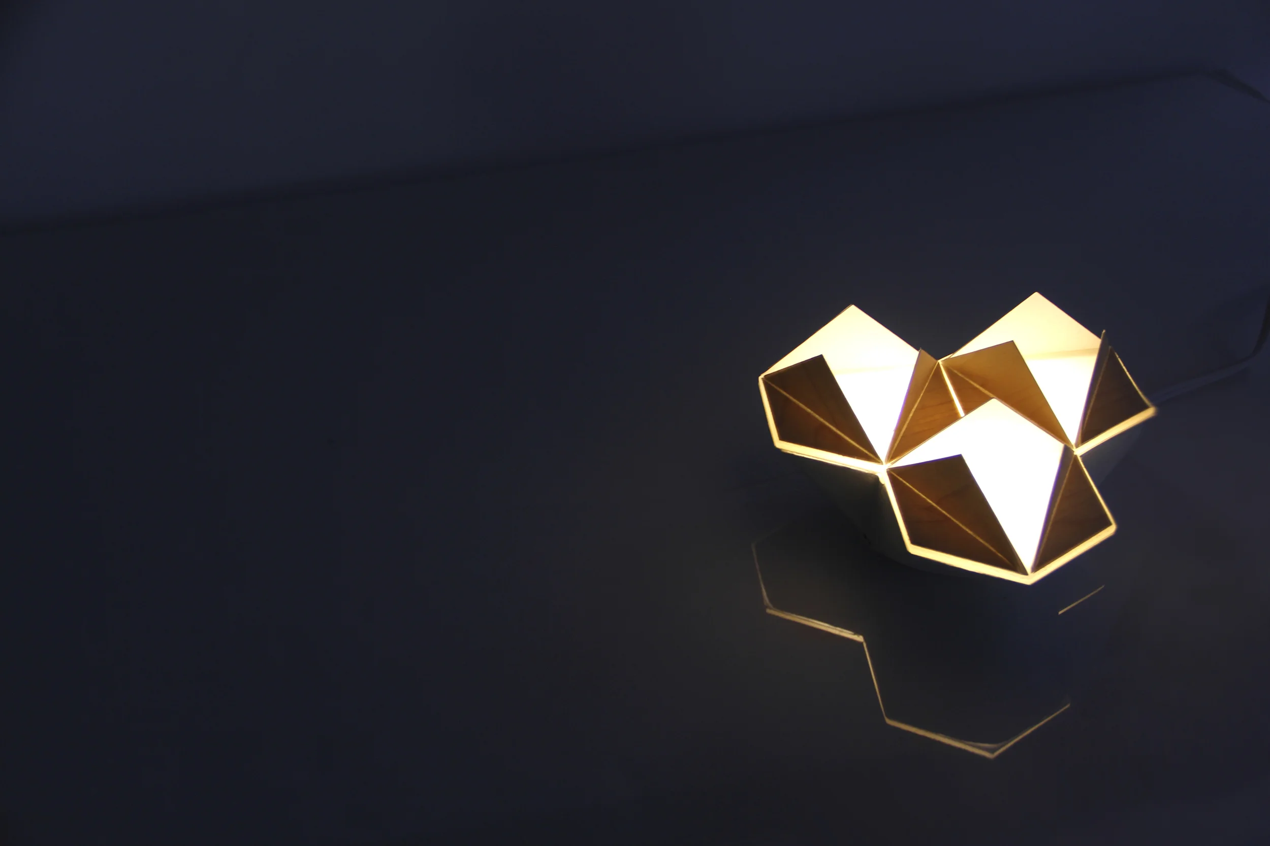  Crystalyst also communicates the subtle loss and use of energy with users; with heat and light literally escaping and breaking free from the object over time. 