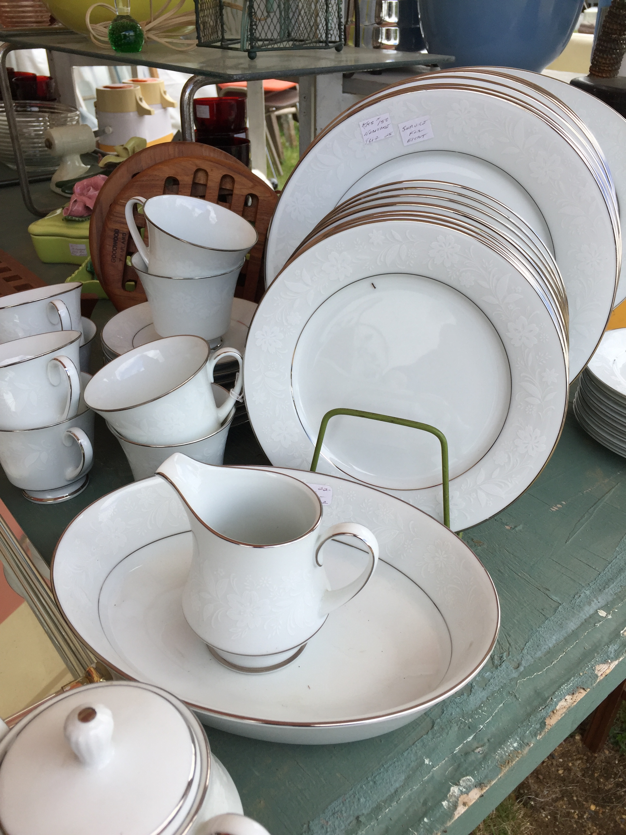 And finally, I came upon the same set of china that my mom has in storage for me in her basement. My dad bought it for her when he was in Vietnam. Classic and beautiful.