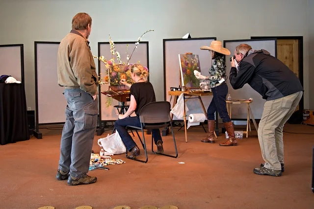 Painting a still life with the lovely Annie Nelson Sweat of Austin while the newspaperman gets shots. Photo credit: Debbie Slangal