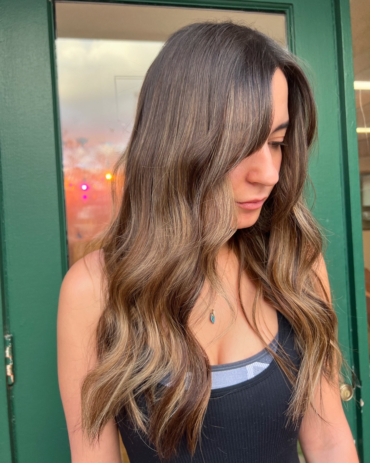 custom colored 18&rdquo; k tip install 🫶🏼

Using extensions to add fullness, length and dimensional color (blonding) without compromising natural hair. 

@aquaextensions Echo,Como +1b/4 duo tones 

Are you interested in hair extensions? Consultatio