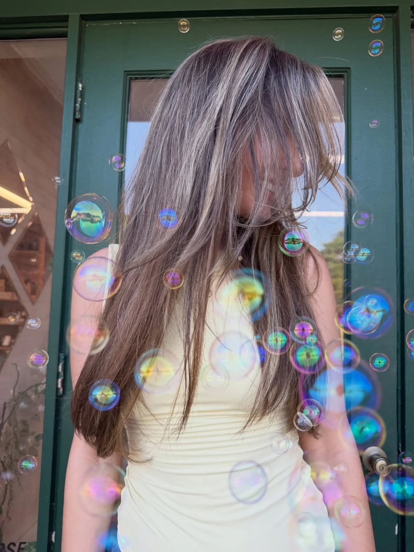 me and this bubble blaster &hellip; i won&rsquo;t stop 🫧🫧🫧🫧🤏

2 rows of wefts + custom coloring

@aquaextensions for the hair 
@evopro bottle blonde + hueverse 7.81/7 

This appt was a removal &bull; color &bull; reinstall 
3.5 hours ⏳

book you