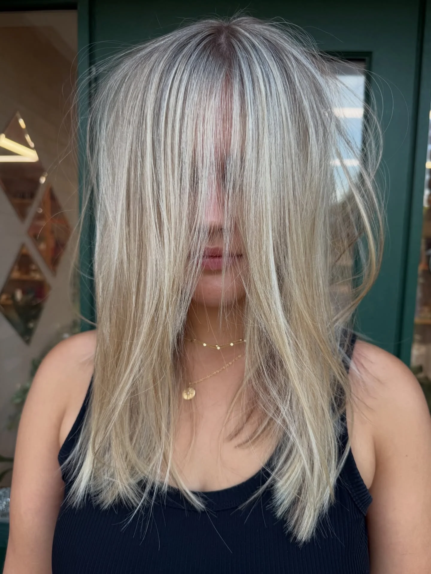 love a beautiful blonding moment ˚˖𓍢ִ໋❁˚

getting that bright pure lift take time, no old color pigment left on the hair and patience - needless to say&hellip;we&rsquo;ve made it! 

this beauty deserves the best :: 
blonding using @evopro bottle blo
