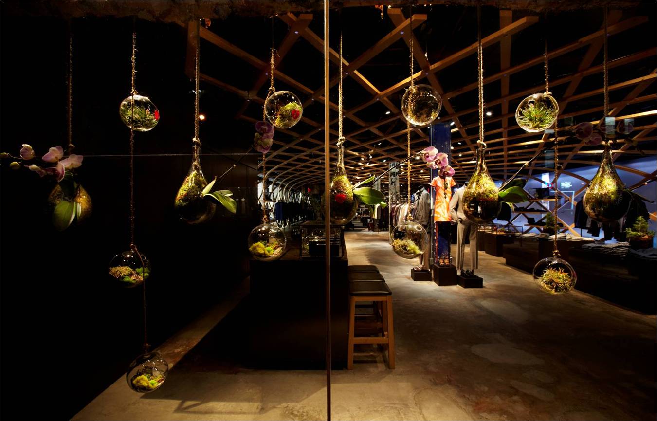 Hugo_Boss_Terrarium_Art_Exhibit_e.jpg