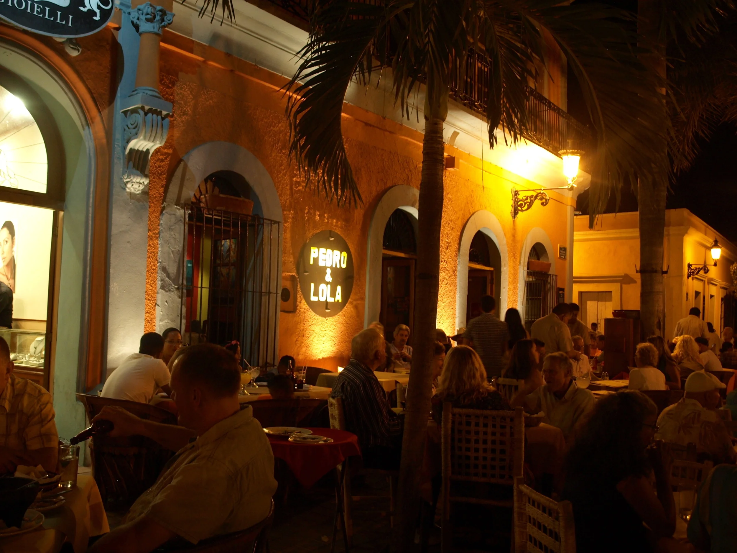    Pedro y Lola   —Plazuela Machado, Centro Histórico. The name commemorates local legends—Pedro Infante the movie star and Lola Beltrán a ranchera singer. Known for creatively authentic seafood dishes and its location in a charmingly restored 19th-