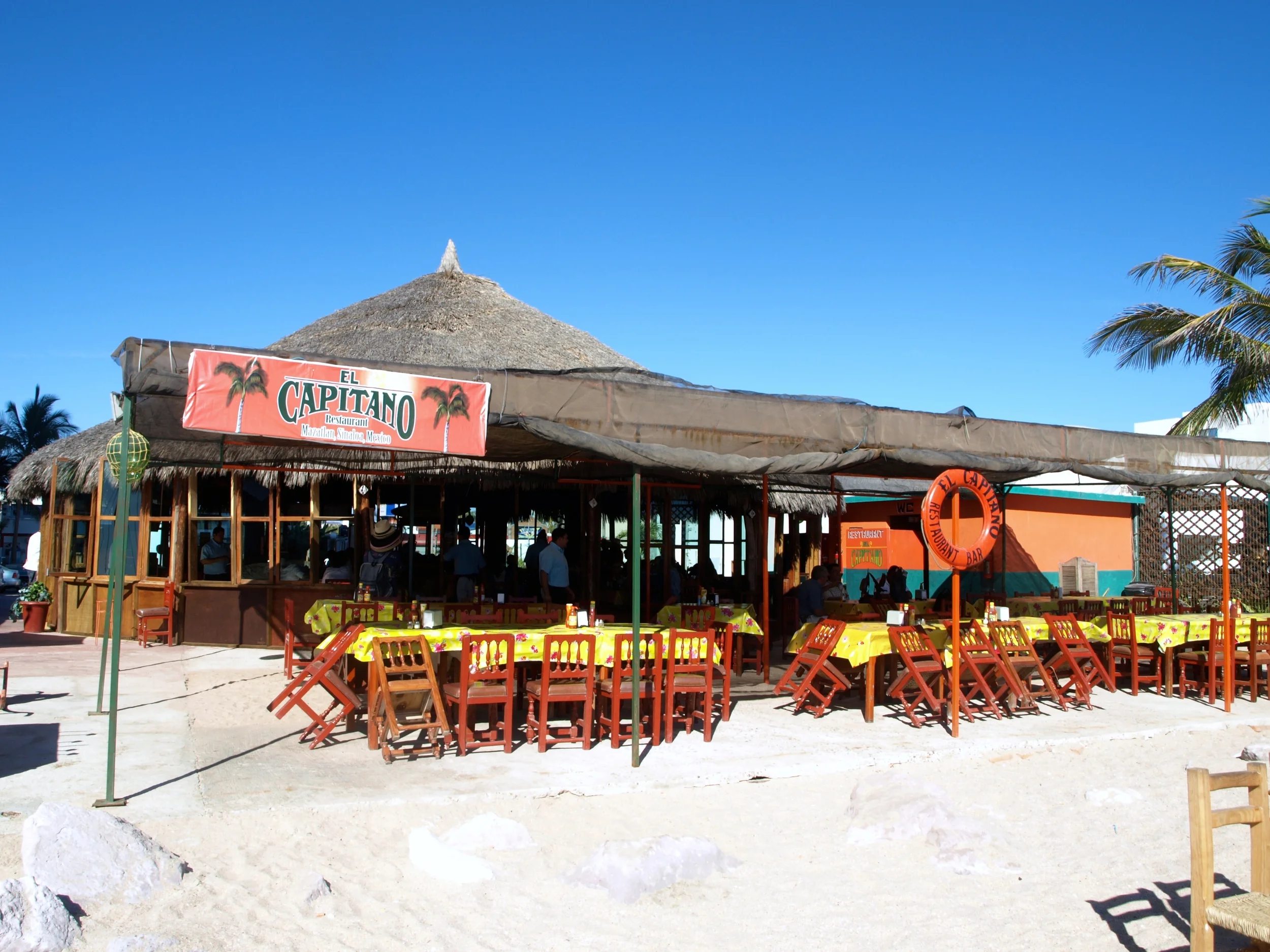     El Capitano   —Golden Zone. A favorite beach bar and restaurant known by word of mouth for its seafood dishes and local fare. El Capitano is frequented by the locals so you know the food is good and authentic. 