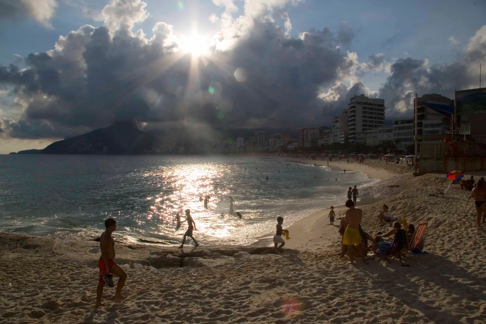 TRAVEL IPHONEOGRAPHY: Getting Easier By The App