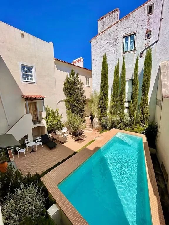 Portugal pool days on my mind&hellip;holding onto the stillness of those quiet moments. #portugal #onportugaltime 
#slowtravel
#wanderslowly
#traveldeeper
#exploreatyourpace
#savorthejourney
#extendstaytravel
#icouldliveherebook