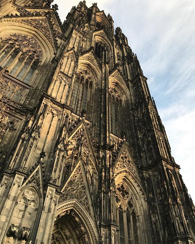 The sooty #k&ouml;lnerdom cathedral is beautiful &amp; #gothAF