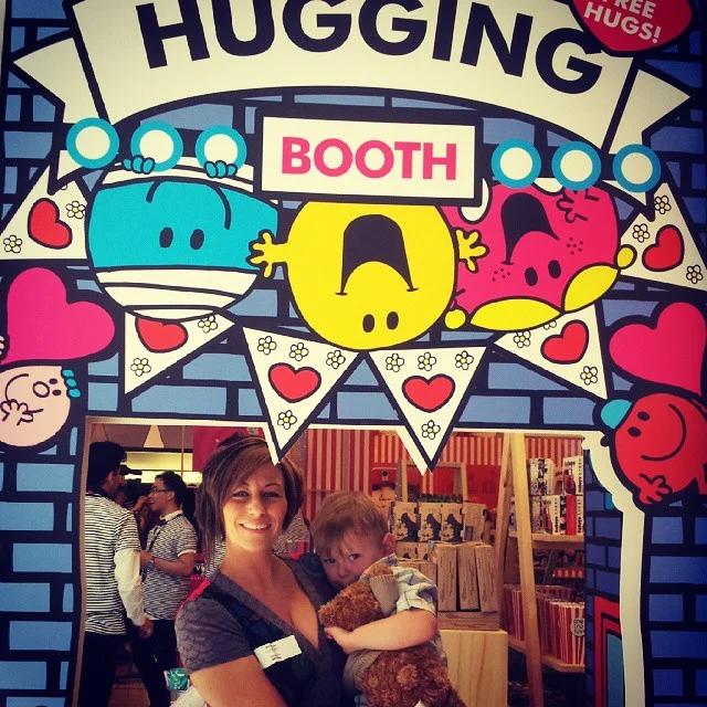 Hugging station Photo: instagram.com/inspiringmums