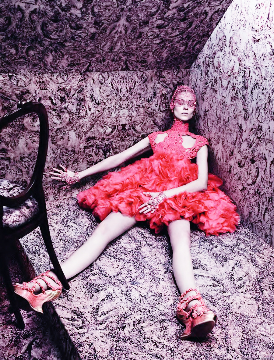"Le Choix de Sarah" with Kati Nescher + Marian Newman +  Guido Palau + Diane Kendal + Joe McKenna + David Sims + Vogue Paris
Frocks = Sarah Burton for Alexander McQueen