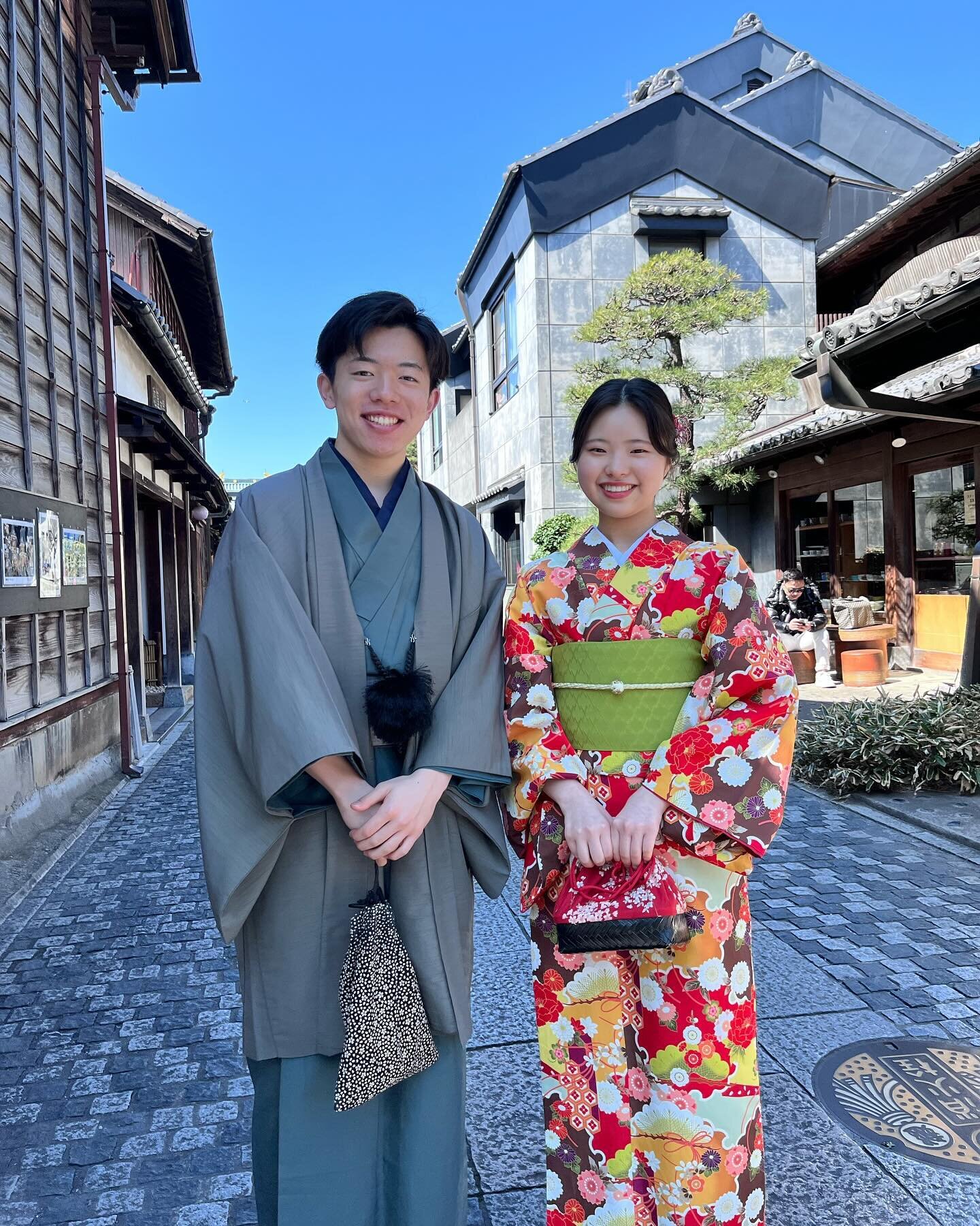 Kimono fashion while visiting Kawagoe&rsquo;s Warehouse District (蔵造りの町並み, Kurazukuri no Machinami) Arigato gozaimasu to all the lovely people that let me take photos of them. 😃🙏🏻💕💕💕 - photos by @benjaminkwanphoto 
:
:
:
:
:
#kimono #kimonofash
