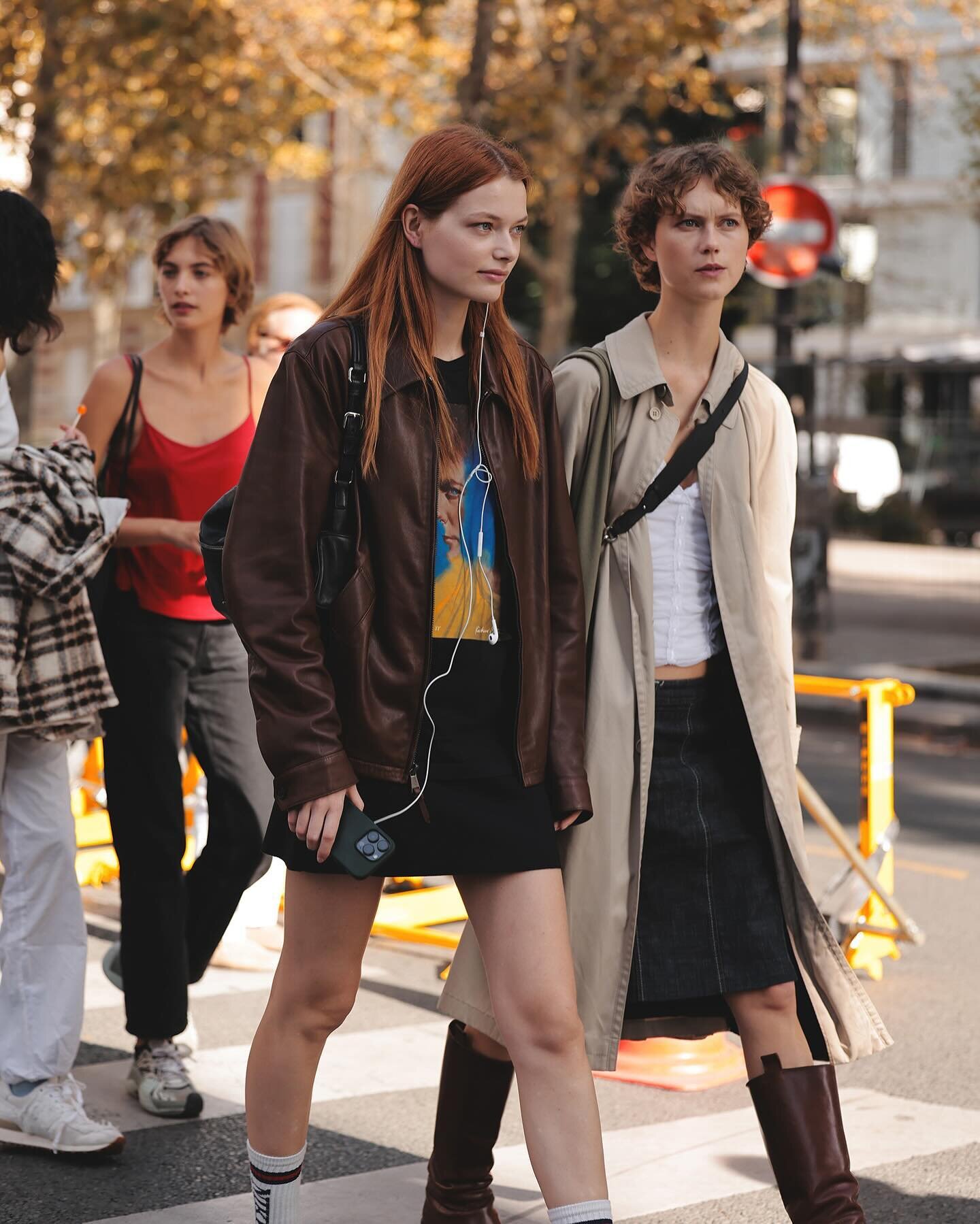 On the streets of Paris with models @juliehoomans &amp; @louise.robert during Paris Fashionweek - photos by @benjaminkwanphoto 
:
:
:
:
:
#parisfashionweek #streetstyle #paris #pfw #fw #juliehoomans #louiserobert #fashionmodels #streetfashion #modelo