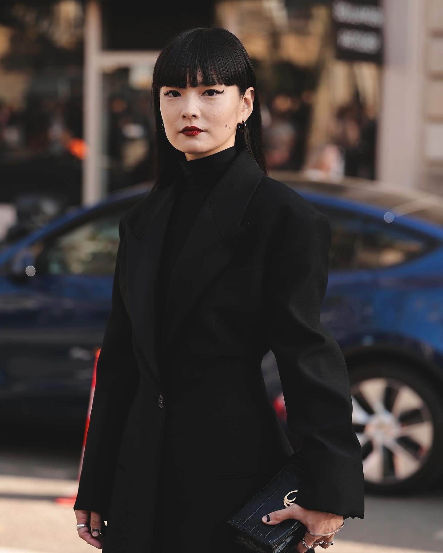 On the streets of Paris with Japanese style influencer @akimoto_kozue during fashionweek - photos by @benjaminkwanphoto 
:
:
:
:
:
#parisfashionweek #akimotokozue #streetstyle #paris #parisstreetstyle #moda #fashionweek #pfw #fw #style #styletrends #