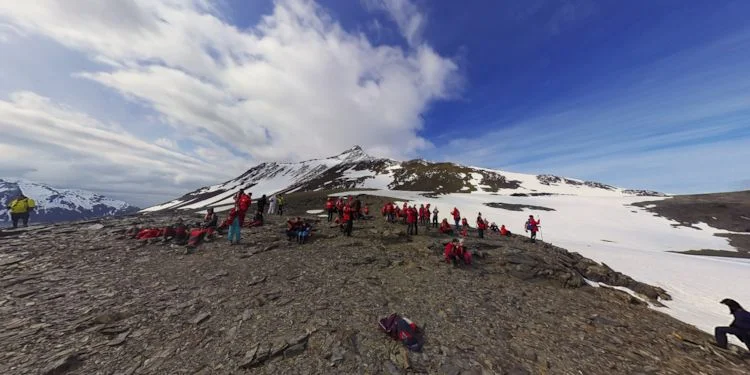 Resting at the crest of the Walk